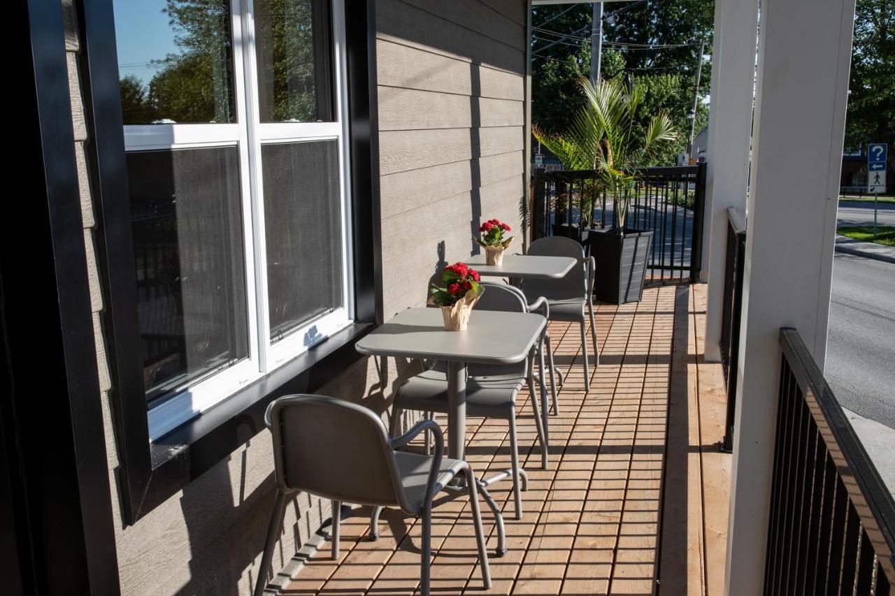 Square Victoria Maison Hoteliere East Angus Exterior photo